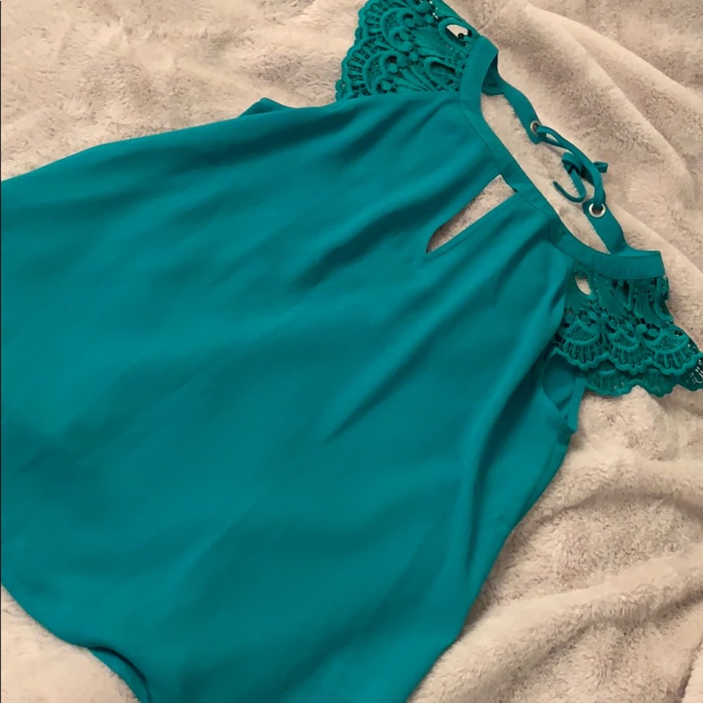 Express lace sleeve shirt